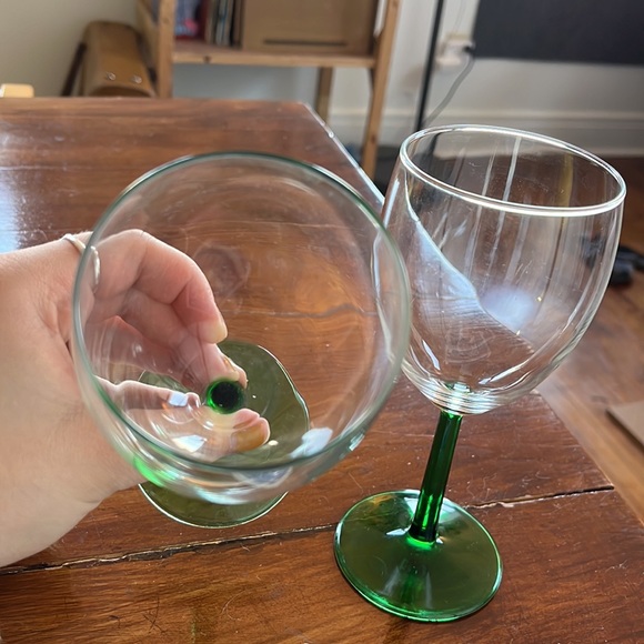 Green stem wine glasses - Picture 4 of 4